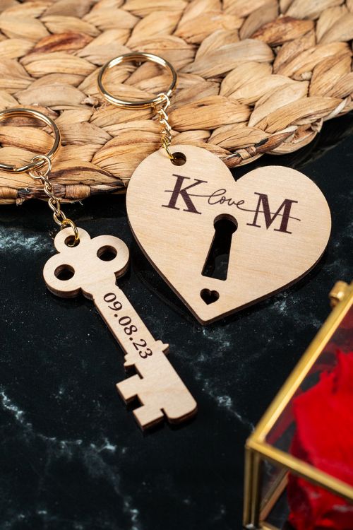 Σετ 2 Ξύλινων Μπρελόκ Κλειδιών για Ζευγάρι Heart Lock