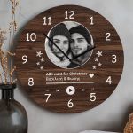 Χριστουγεννιάτικο Ρολόι Τοίχου Ξύλινο με Όνομα και Σχέδιο Νιφάδα