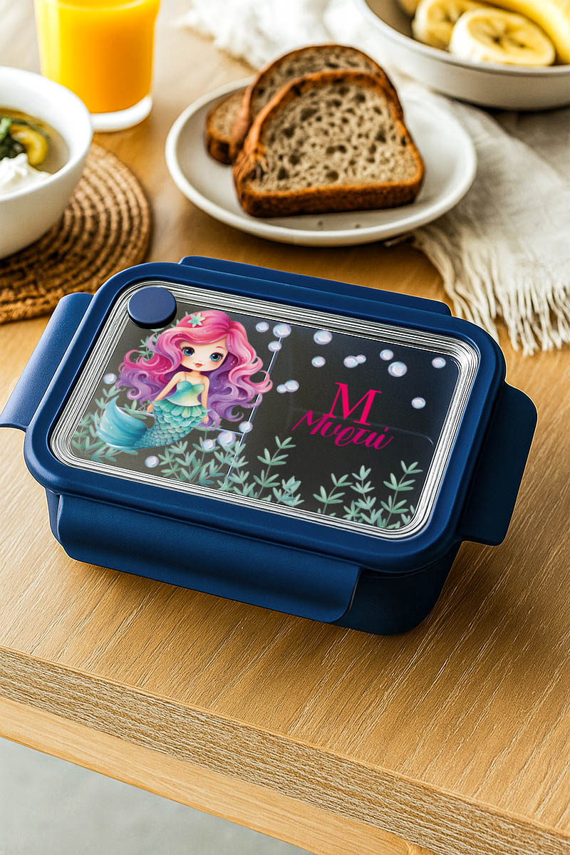 2-mykona-fagitodoxeio-lunchbox-me-ektipwsi-onoma-afierosi-blue-g-016 Δοχείο Φαγητού Παιδικό, Μπλε με Όνομα και Γοργόνα σε Βυθό