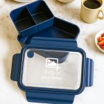 mykona-fagitodoxeio-lunchbox-me-ektipwsi-onoma-afierosi-blue-a-DIY
