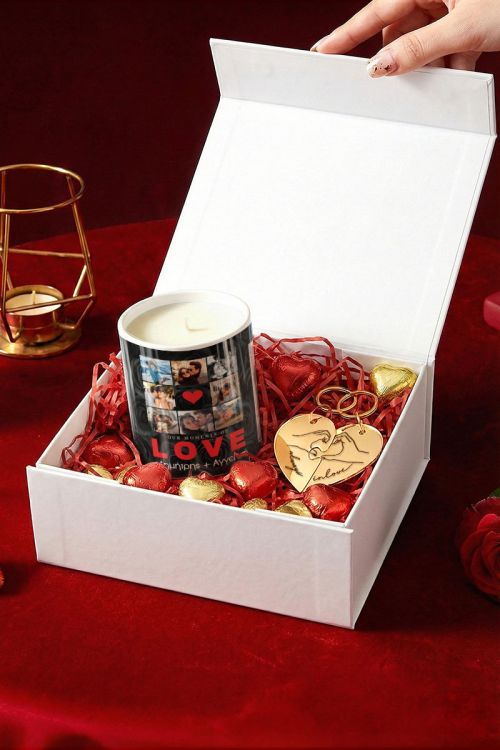 Love Box Δώρου με Αρωματικό Κερί, 2 Μπρελόκ, Γλυκά & Μπαλόνια