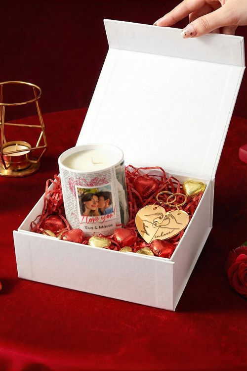 Love Box Ερωτευμένων με Αρωματικό Κερί, 2 Μπρελόκ, Γλυκά & Μπαλόνια