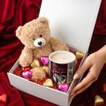 Gift Box Αγάπης με Αρωματικό Κερί, Αρκουδάκι, Γλυκά & Μπαλόνια