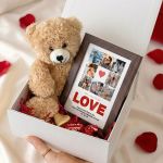 Love Box Ζευγαριού με Κορνίζα, Αρκουδάκι, Γλυκά & Μπαλόνια