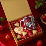 Πολυτελές Love Box με Κούπα, 2 Μπρελόκ, Γλυκά & Μπαλόνια