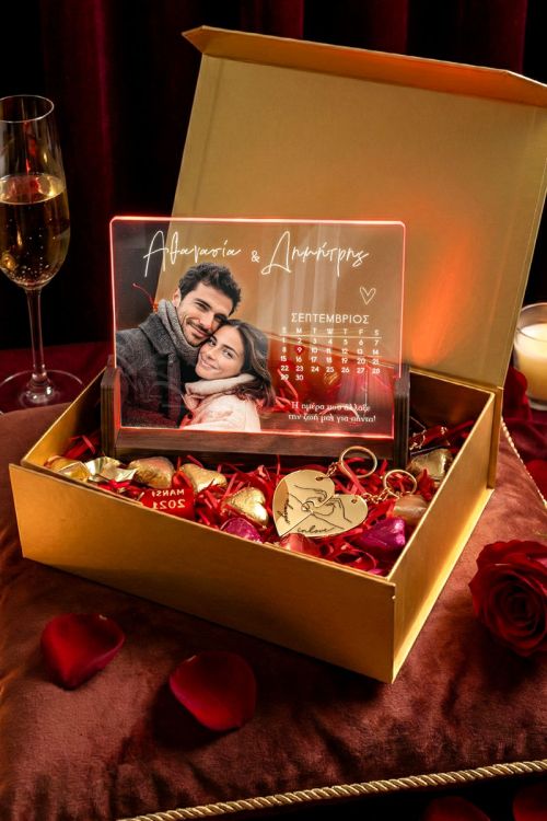 Luxury Gift Box με Φωτιστικό, 2 Μπρελόκ, Γλυκά & Μπαλόνια