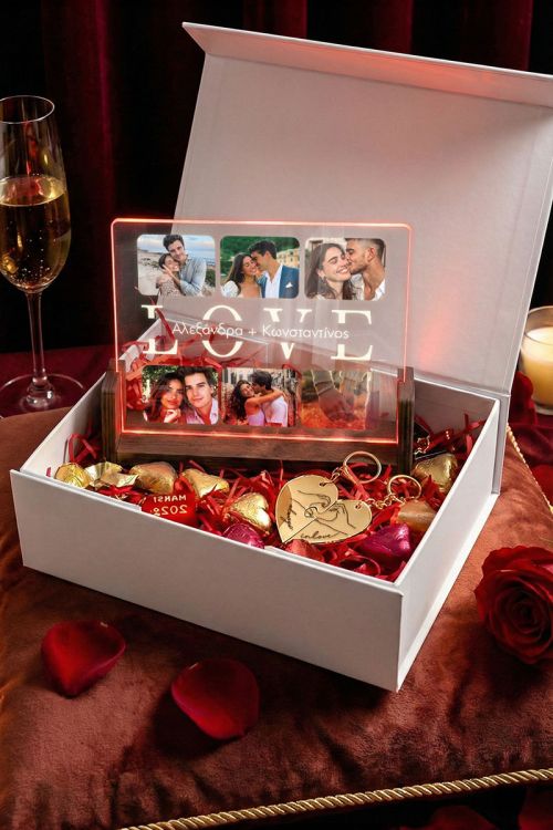 Love Box Ερωτευμένων με Φωτιστικό, 2 Μπρελόκ, Γλυκά & Μπαλόνια