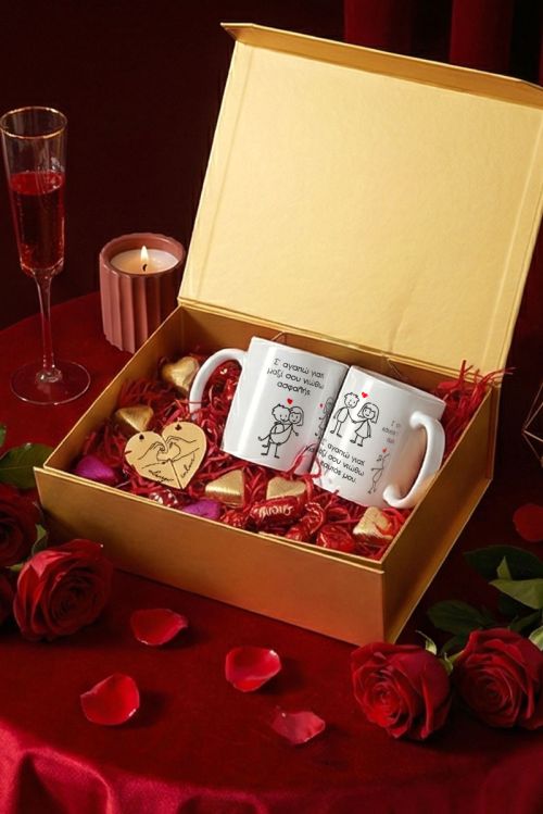 Πολυτελές Love Box με 2 Κούπες, 2 Μπρελόκ, Γλυκά & Μπαλόνια