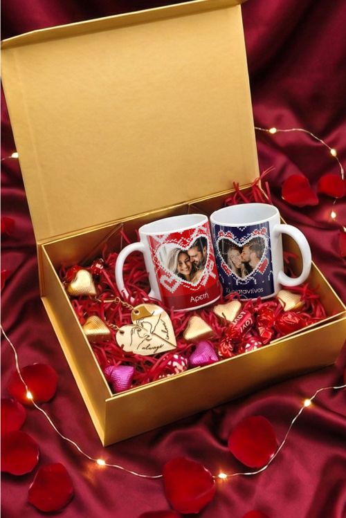 Exclusive Love Kit Αγάπης με 2 Κούπες, 2 Μπρελόκ, Γλυκά & Μπαλόνια