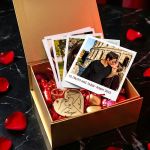 Luxury Κουτί Δώρου με Φωτογραφίες Polaroid, 2 Μπρελόκ, Γλυκά & Μπαλόνια