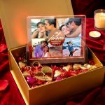 Exclusive Love Box με Φωτιστικό, 2 Μπρελόκ, Γλυκά & Μπαλόνια