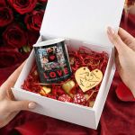 Love Box Δώρου με Αρωματικό Κερί, 2 Μπρελόκ, Γλυκά & Μπαλόνια