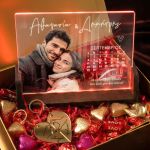 Luxury Gift Box με Φωτιστικό, 2 Μπρελόκ, Γλυκά & Μπαλόνια