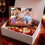 Love Box Δώρου με Φωτιστικό, 2 Μπρελόκ, Γλυκά & Μπαλόνια