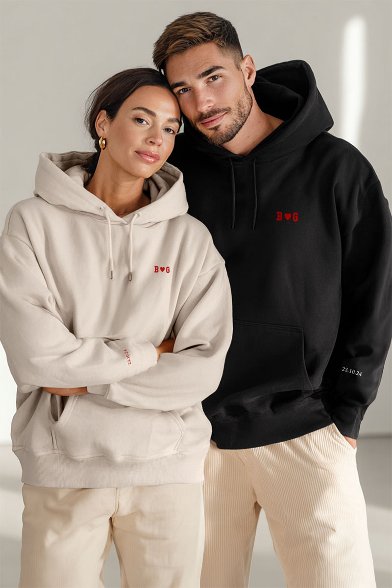 matching-hoodie-set-gia-zeugaria-me-ektipwsi-mauro-mpez-e-0010-3 2 Matching Φούτερ με Κουκούλα & Μονόγραμμα, Δώρο Valentine