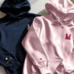 matching-hoodie-set-gia-zeugaria-me-ektipwsi-mple-roz-e-0002-1
