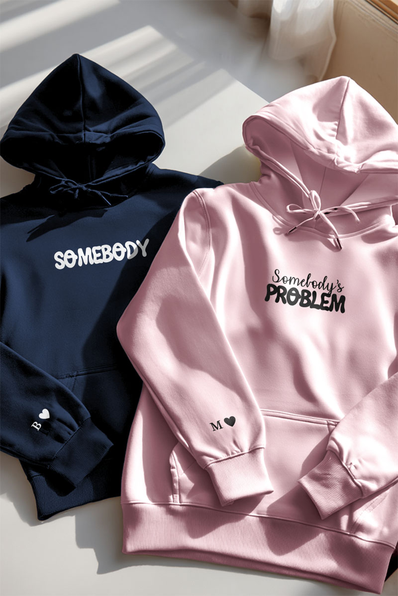 matching-hoodie-set-gia-zeugaria-me-ektipwsi-mple-roz-b-0008-4 2 Matching Hoodies με Μονόγραμμα, Δώρο για Ζευγάρι