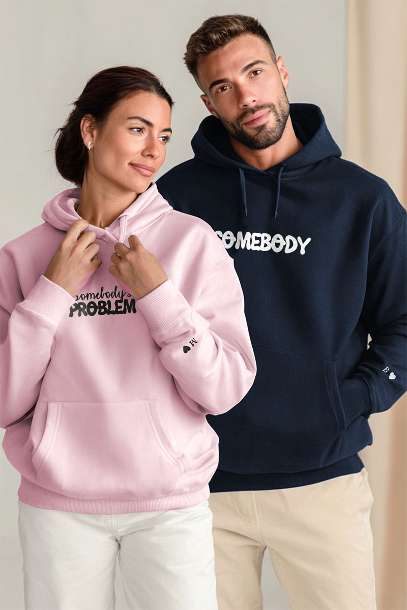matching-hoodie-set-gia-zeugaria-me-ektipwsi-mple-roz-g-0008-5 2 Matching Hoodies με Μονόγραμμα, Δώρο για Ζευγάρι