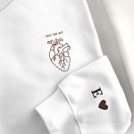 matching-sweatshirts-set-gia-zeugaria-me-ektipwsi-mauro-aspro-t-0004-1