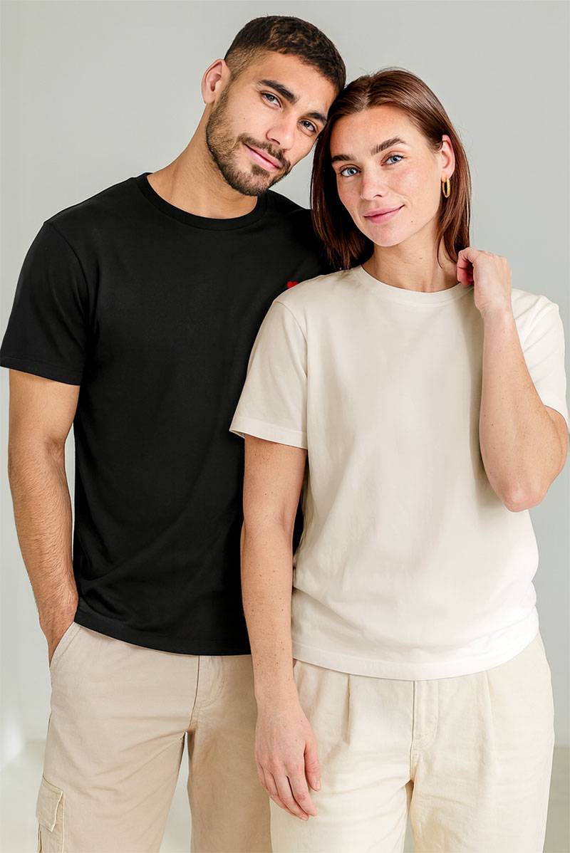 matching-tshirt-set-gia-zeugaria-me-ektipwsi-mauro-mpez-g-0005-3 2 Matching T-shirts με Μονόγραμμα, Δώρο για Ερωτευμένους