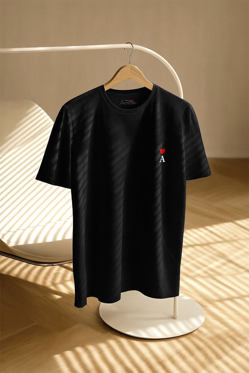 matching-tshirt-set-gia-zeugaria-me-ektipwsi-mauro-mpez-i-0005-6 2 Matching T-shirts με Μονόγραμμα, Δώρο για Ερωτευμένους
