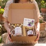 Luxury Δώρο για Νονά: Πασχαλινό Set Κούπα, Μέλι & Λαμπάδα