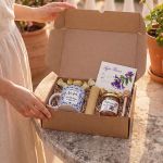Luxury Gift Box Νονάς με Κούπα, Μέλι & Λαμπάδα - Πασχαλινό Set