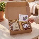 Luxury Πασχαλινό Set Δώρο για Νονά: Κούπα, Μέλι & Λαμπάδα