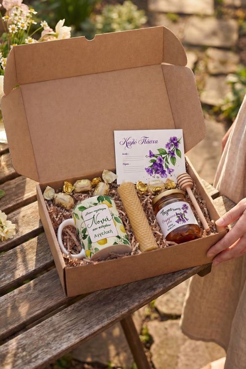 Elegant Gift Box: Πασχαλινό Set Νονάς με Κούπα, Μέλι & Λαμπάδα