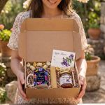 Πασχαλινό Gift Box Νονάς με Κούπα, Μέλι & Λαμπάδα Κηρήθρα