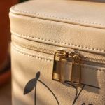 myikona-premium-tsantaki-makeup-bag-beige-l-0047-1.jpg