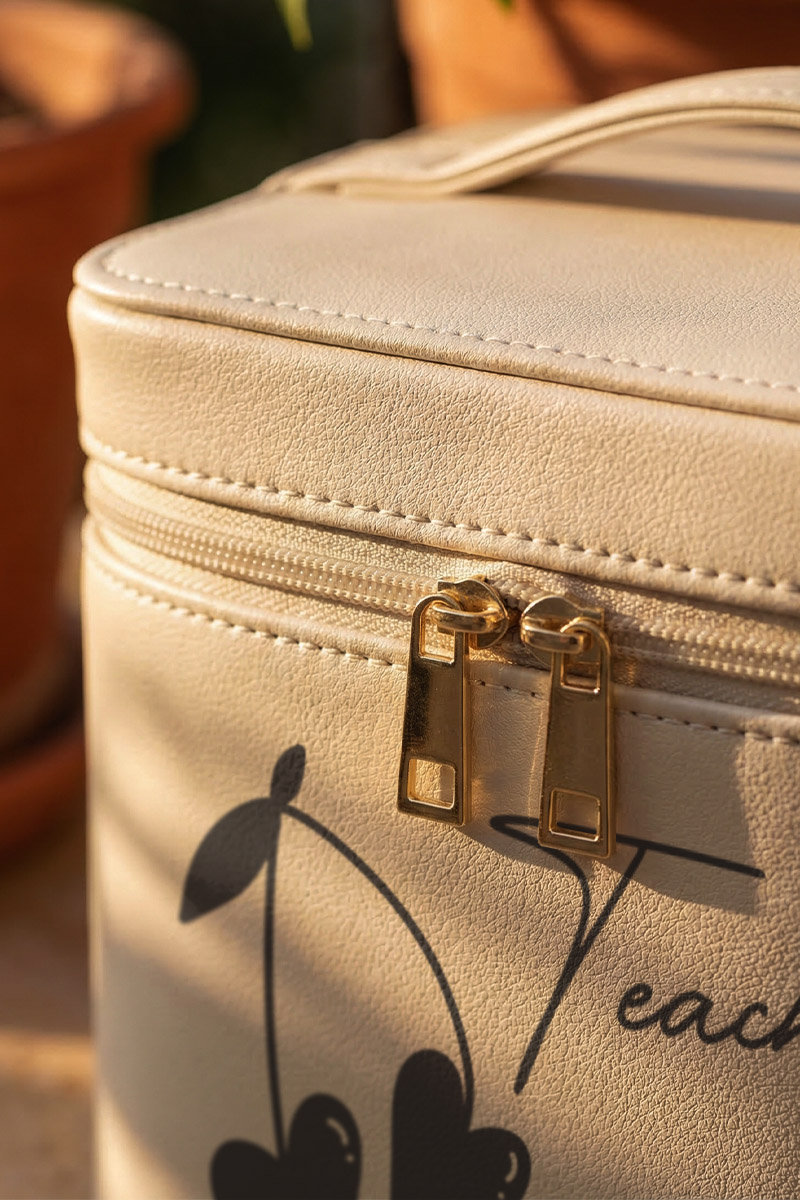 myikona-premium-tsantaki-makeup-bag-beige-q-0047-6.jpg