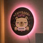Φωτιστικό Τοίχου με Όνομα & Σχέδιο Capybara Cutie