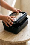 mykona-fagitodoxeio-lunchbox-me-ektipwsi-onoma-afierosi-black-d-0012-1.jpg