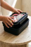 mykona-fagitodoxeio-lunchbox-me-ektipwsi-onoma-afierosi-black-c-0041-1.jpg