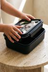 mykona-fagitodoxeio-lunchbox-me-ektipwsi-onoma-afierosi-black-f-0059-1.jpg