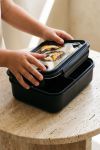 mykona-fagitodoxeio-lunchbox-me-ektipwsi-onoma-afierosi-black-e-0072-1.jpg