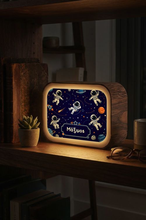 Lightbox – Επιτραπέζιο Φωτιστικό με Όνομα, Βόλτα στο Διάστημα