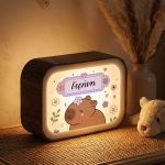 Προσωποποιημένο Lightbox με Όνομα & Σχέδιο Capybara