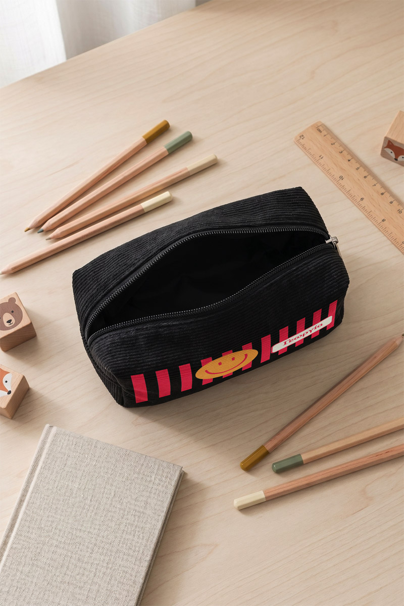 kasetina-bonete-me-ektiposi-onoma-afierosi-black-j-0122-3.jpg