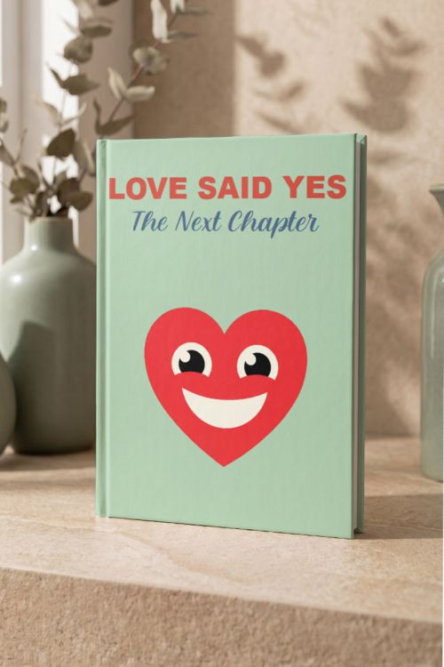 Photobook Αρραβώνα: Love Said Yes