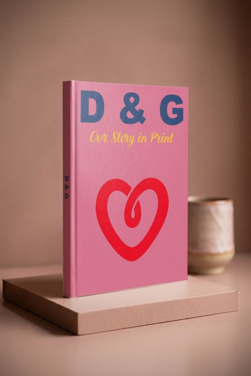 Photobook Αγάπης: Our Story In Print