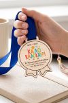 sxoliko-enthimio-anamnistiko-metallio-kids-wooden-f-0012-1.jpg